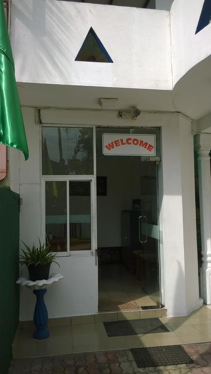 The Finz Hotel Hikkaduwa Bagian luar foto