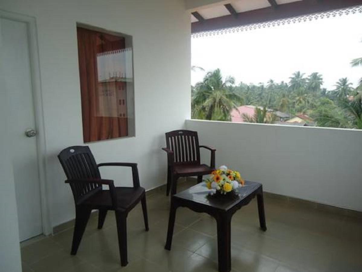 The Finz Hotel Hikkaduwa Bagian luar foto