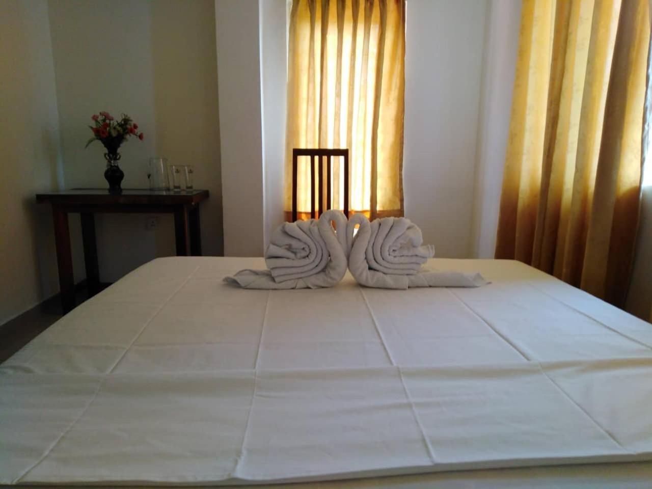 The Finz Hotel Hikkaduwa Bagian luar foto