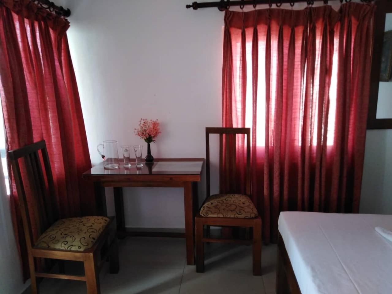 The Finz Hotel Hikkaduwa Bagian luar foto