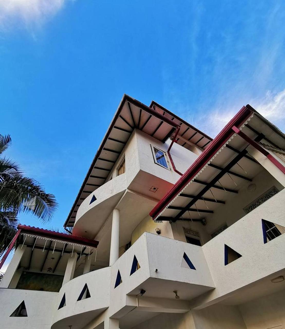 The Finz Hotel Hikkaduwa Bagian luar foto