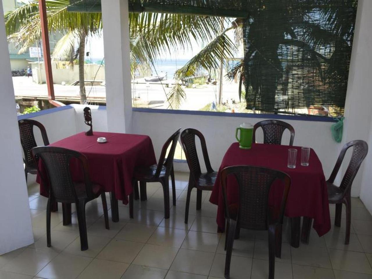 The Finz Hotel Hikkaduwa Bagian luar foto